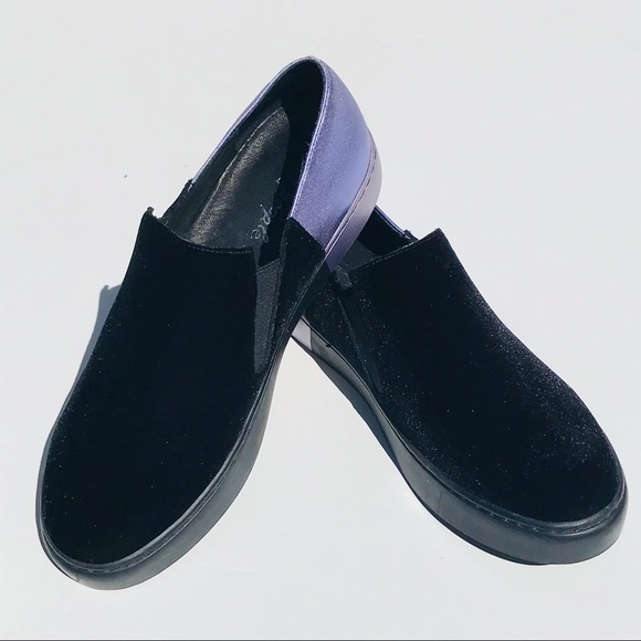 ANTHROPOLOGIE FREE PEOPLE Black Velvet slip-on shoe - Picture 5 of 9